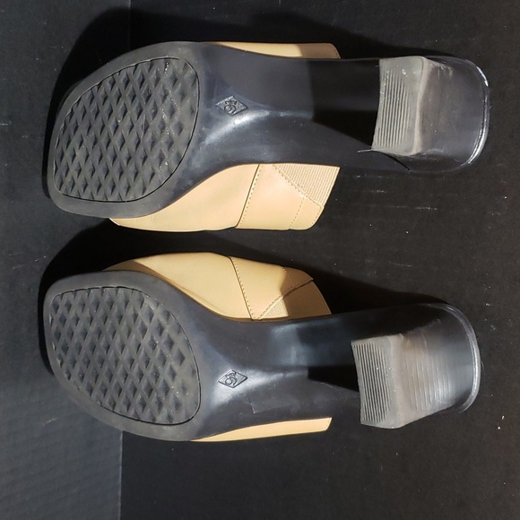 Aerosoles Women's Cream Heeled Sandals. Sized 9.5. - Picture 5 of 7